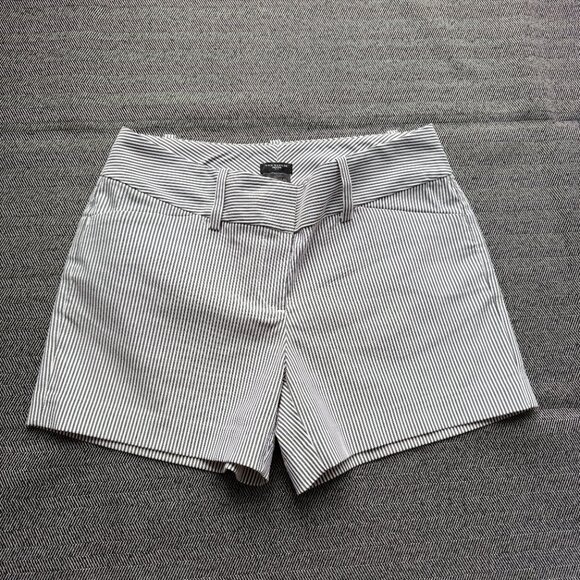 Striped Seersucker Shorts 4P - Picture 6 of 16